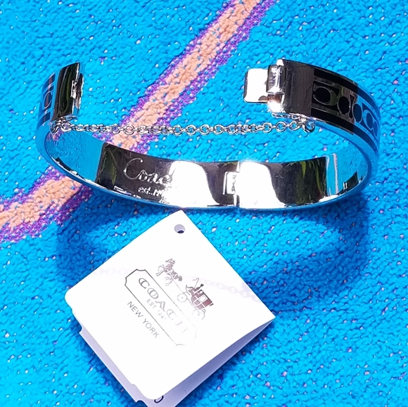 Coach Bangle Bracelet Signature C Hinge Heavy Black Silver Oval Safety Chain NWT - Picture 8 of 14